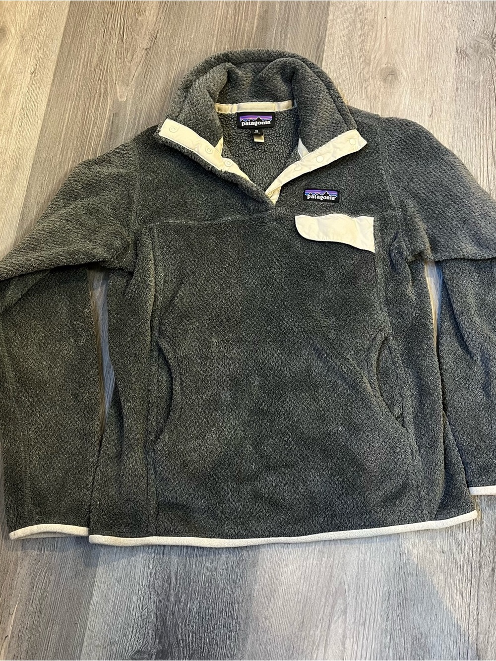 Patagonia women Dark Gray Fleece Pullover Sweater
